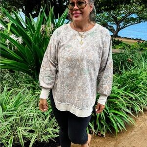 Elegant Beige and Green Women's Sweatshirt